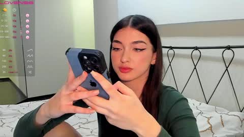 Leila online show from 01.16.25