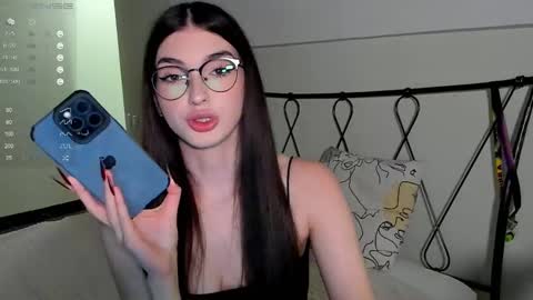 Leila online show from 02.12.25