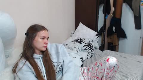 leila_bambi online show from 12.26.24