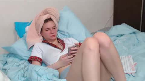 leila_bambi online show from 02.13.25