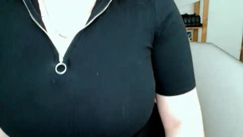 Snapshot of leila_beayte_ chatting on 09.21.25 Leila online show from 09.21.25