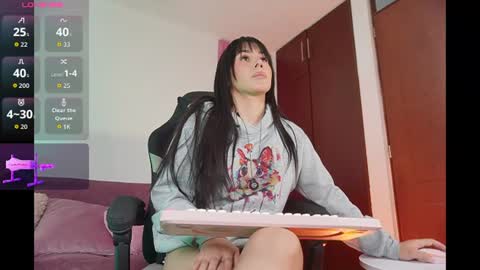 Snapshot of leila_petitee chatting on 07.20.26 Leila online show from 07.20.26