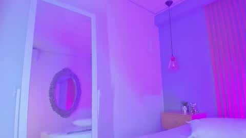 Snapshot of leila_russo_ chatting on 10.29.25 Leila online show from 10.29.25