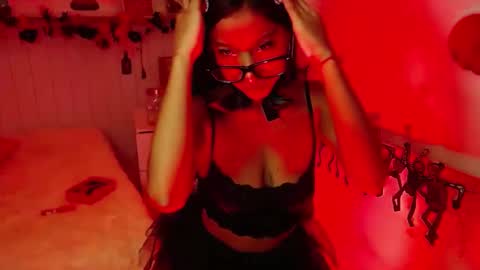 leilaebony_ online show from 10.19.25