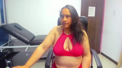 Snapshot of leilasmith_ chatting on 02.19.26 Leila online show from 02.19.26