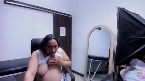 Snapshot of leilasmith_ chatting on 03.16.26 Leila online show from 03.16.26