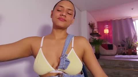 Snapshot of leja_ chatting on 06.22.26 Leja online show from 06.22.26