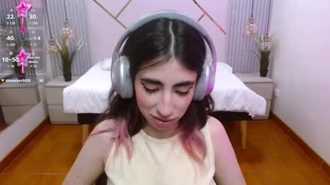 Snapshot of lena_roses chatting on 11.10.25 Lena online show from 11.10.25