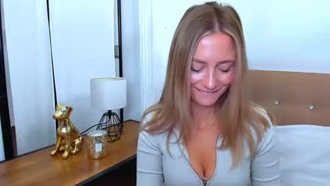 lena_sexi online show from 10.22.25