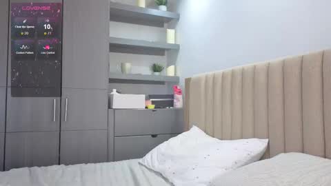 Snapshot of lena_slaave chatting on 10.08.25 Lena online show from 10.08.25