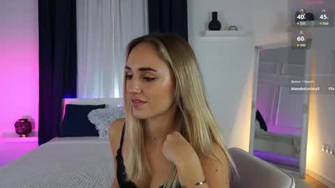 Snapshot of lenaastar chatting on 11.20.25 Lena online show from 11.20.25