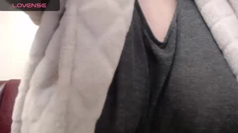 Snapshot of lenagolden chatting on 12.07.24 lenagolden online show from 12.07.24