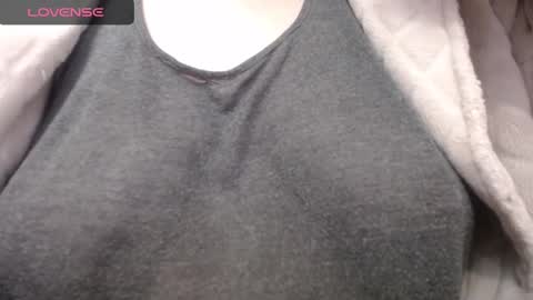 Snapshot of lenagolden chatting on 01.06.25 lenagolden online show from 01.06.25