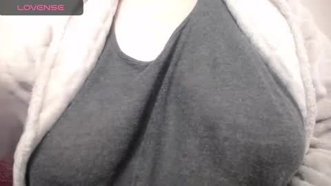 Snapshot of lenagolden chatting on 01.30.25 lenagolden online show from 01.30.25