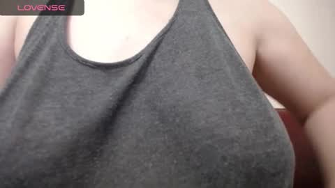 Snapshot of lenagolden chatting on 02.11.25 lenagolden online show from 02.11.25