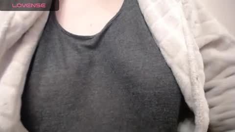 Snapshot of lenagolden chatting on 02.12.25 lenagolden online show from 02.12.25