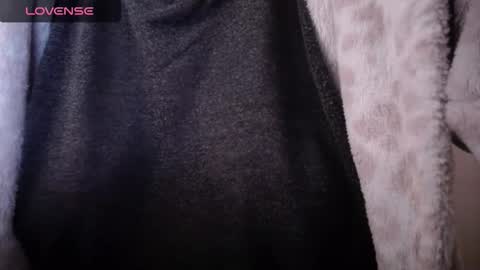 Snapshot of lenagolden chatting on 10.13.25 lenagolden online show from 10.13.25