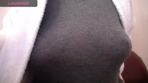 Snapshot of lenagolden chatting on 10.28.25 lenagolden online show from 10.28.25