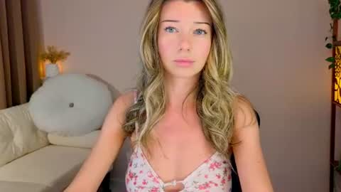 Snapshot of lenamuti chatting on 06.20.26 Lena online show from 06.20.26