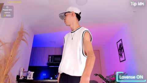 Lenner INDEPENDENT MODEL online show from 02.17.25