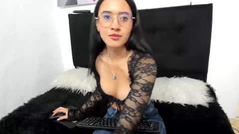 Snapshot of lennox_amy chatting on 04.23.26 lennox_amy online show from 04.23.26