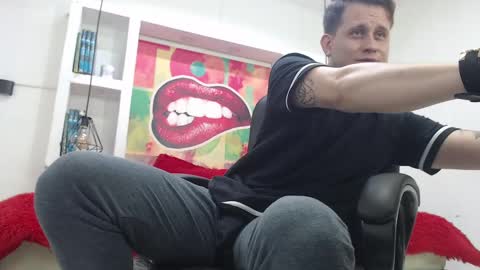 Snapshot of leo_cumming01 chatting on 02.07.25 Yesid online show from 02.07.25