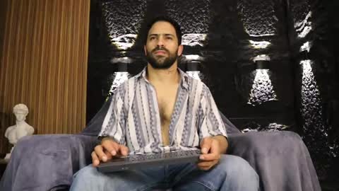 Snapshot of leo_diaz01 chatting on 05.25.26 Leo Diaz online show from 05.25.26