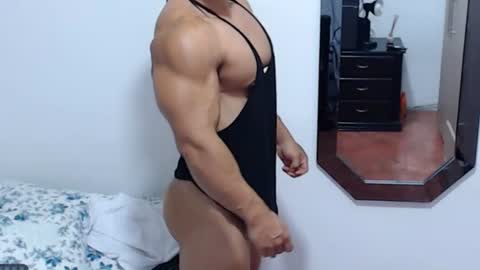 Snapshot of leo_muscleboy chatting on 07.11.26 Leo online show from 07.11.26