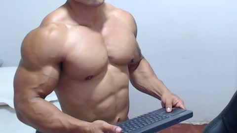 Snapshot of leo_muscleboy chatting on 07.24.26 Leo online show from 07.24.26