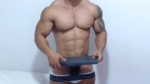 Snapshot of leo_muscleboy chatting on 07.28.26 Leo online show from 07.28.26
