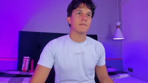 Snapshot of leo_savage_ chatting on 10.05.25 Leo online show from 10.05.25