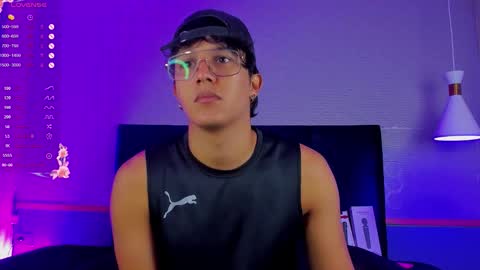 Snapshot of leo_savage_ chatting on 11.04.25 Leo online show from 11.04.25