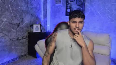 Snapshot of leo_taro chatting on 11.20.25 Leo independent model online show from 11.20.25