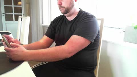 Snapshot of leofromsweden chatting on 04.13.26 Leofromsweden online show from 04.13.26