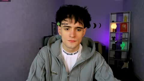 Snapshot of leon_lie chatting on 12.22.25 leo online show from 12.22.25