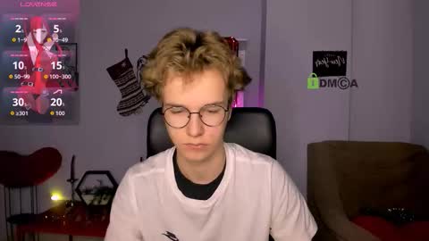 Snapshot of leon_lie chatting on 01.11.26 leo online show from 01.11.26