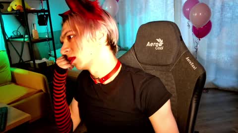 Snapshot of leon_yuugen chatting on 02.08.25 Leon online show from 02.08.25