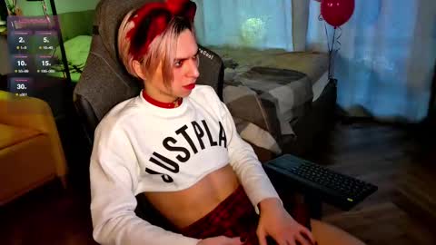 Snapshot of leon_yuugen chatting on 02.10.25 Leon online show from 02.10.25