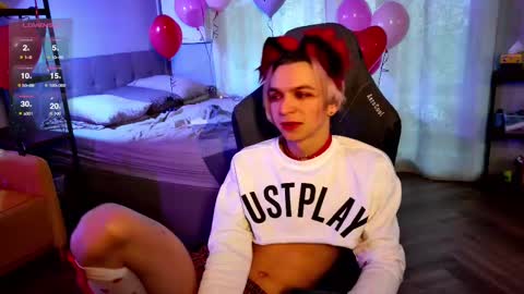 Snapshot of leon_yuugen chatting on 02.11.25 Leon online show from 02.11.25