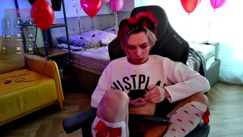 Snapshot of leon_yuugen chatting on 02.12.25 Leon online show from 02.12.25