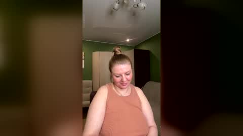 Snapshot of leona_tracie chatting on 06.15.26 Leona tracie online show from 06.15.26