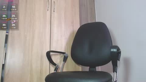Snapshot of leonal_oconer chatting on 06.18.26 iam leonal online show from 06.18.26