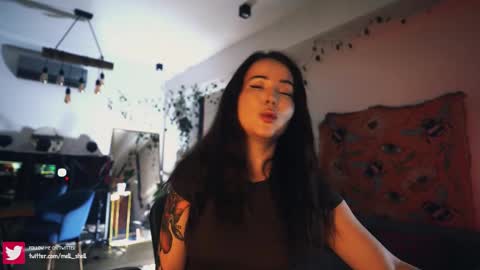 Snapshot of leonamell chatting on 11.27.25 Leo online show from 11.27.25