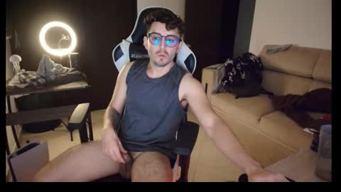 Snapshot of leonandresough chatting on 10.24.25 leonandresough online show from 10.24.25