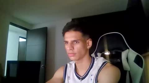 Snapshot of leonandresough chatting on 10.25.25 leonandresough online show from 10.25.25