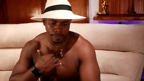 Snapshot of leonardo_jones1 chatting on 09.29.25 Leandro jones online show from 09.29.25