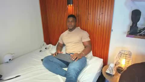 Snapshot of leonardo_jones1 chatting on 10.27.25 Leandro jones online show from 10.27.25
