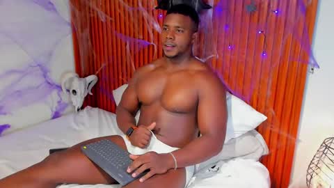 Snapshot of leonardo_jones1 chatting on 10.29.25 Leandro jones online show from 10.29.25