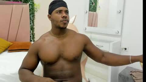 Snapshot of leonardo_jones1 chatting on 11.14.25 Leandro jones online show from 11.14.25