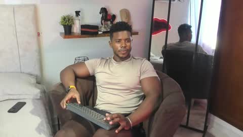 Snapshot of leonardo_jones1 chatting on 02.09.26 Leandro jones online show from 02.09.26